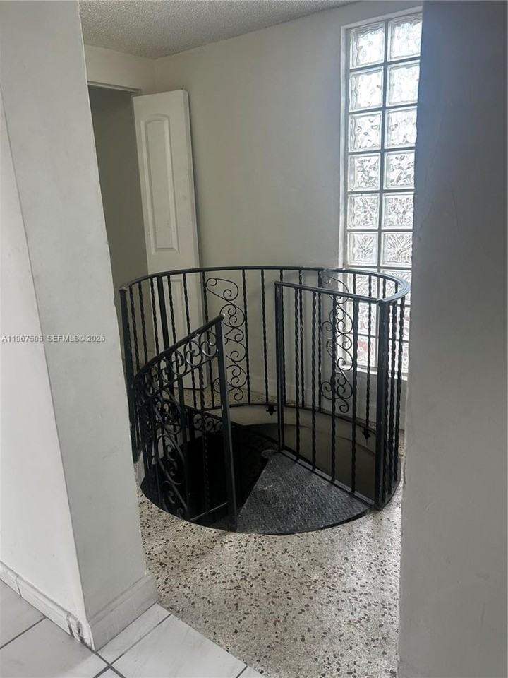 992 E 18th St - Photo 6 of 10