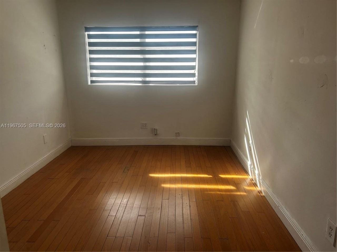 992 E 18th St - Photo 7 of 10