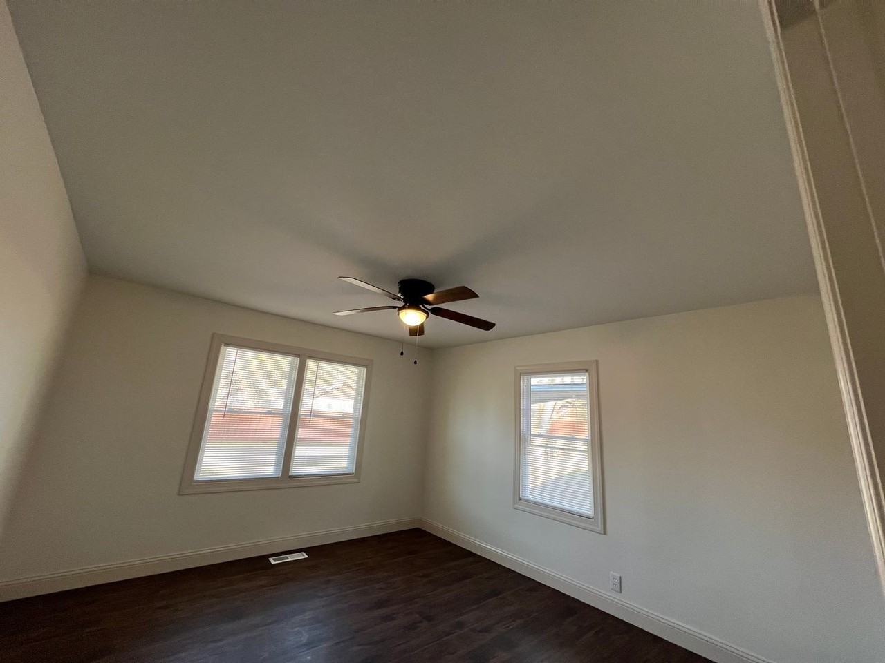 520 Marion Ave - Photo 6 of 7