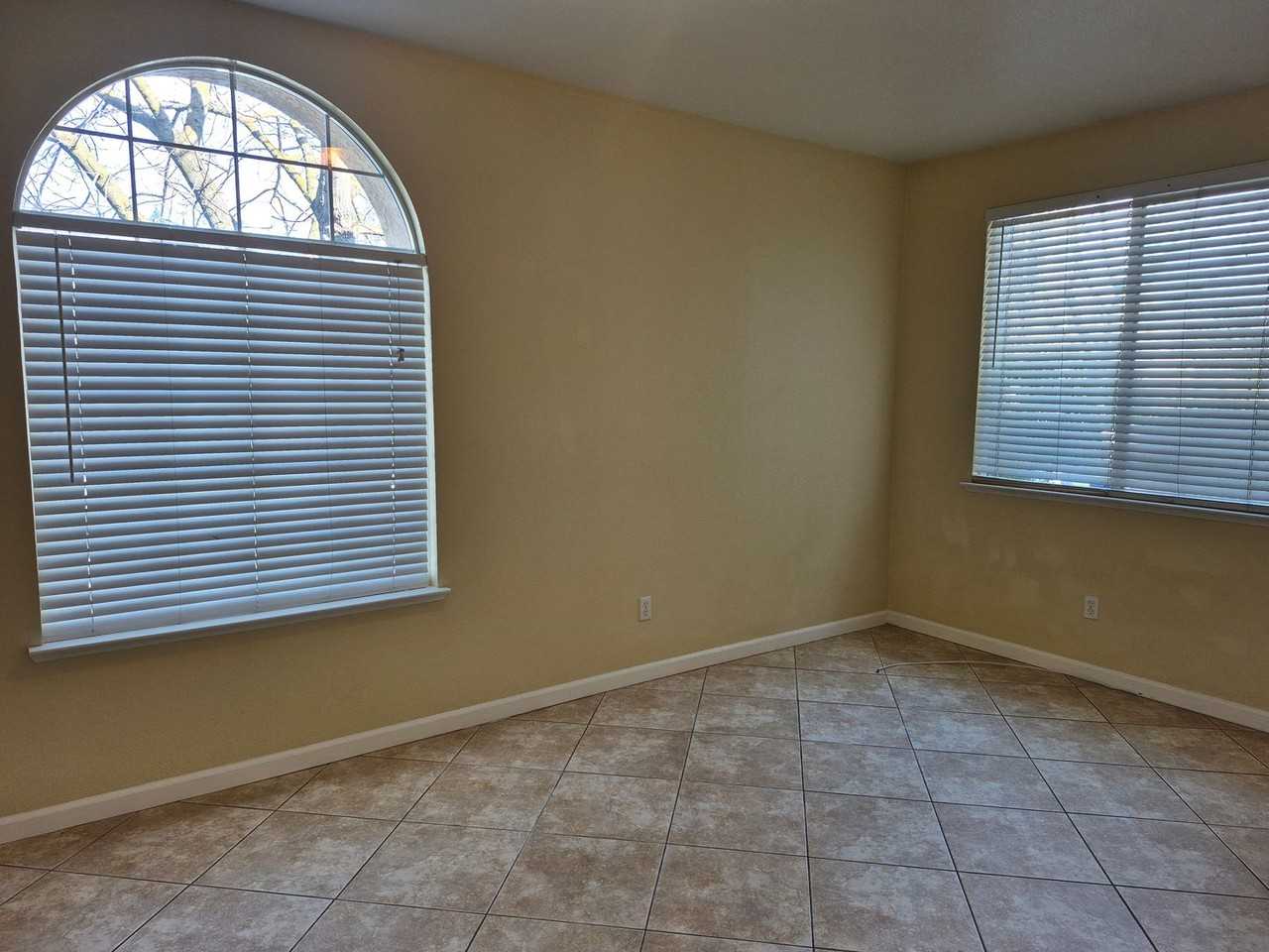 400 Aviator Cir - Photo 6 of 27