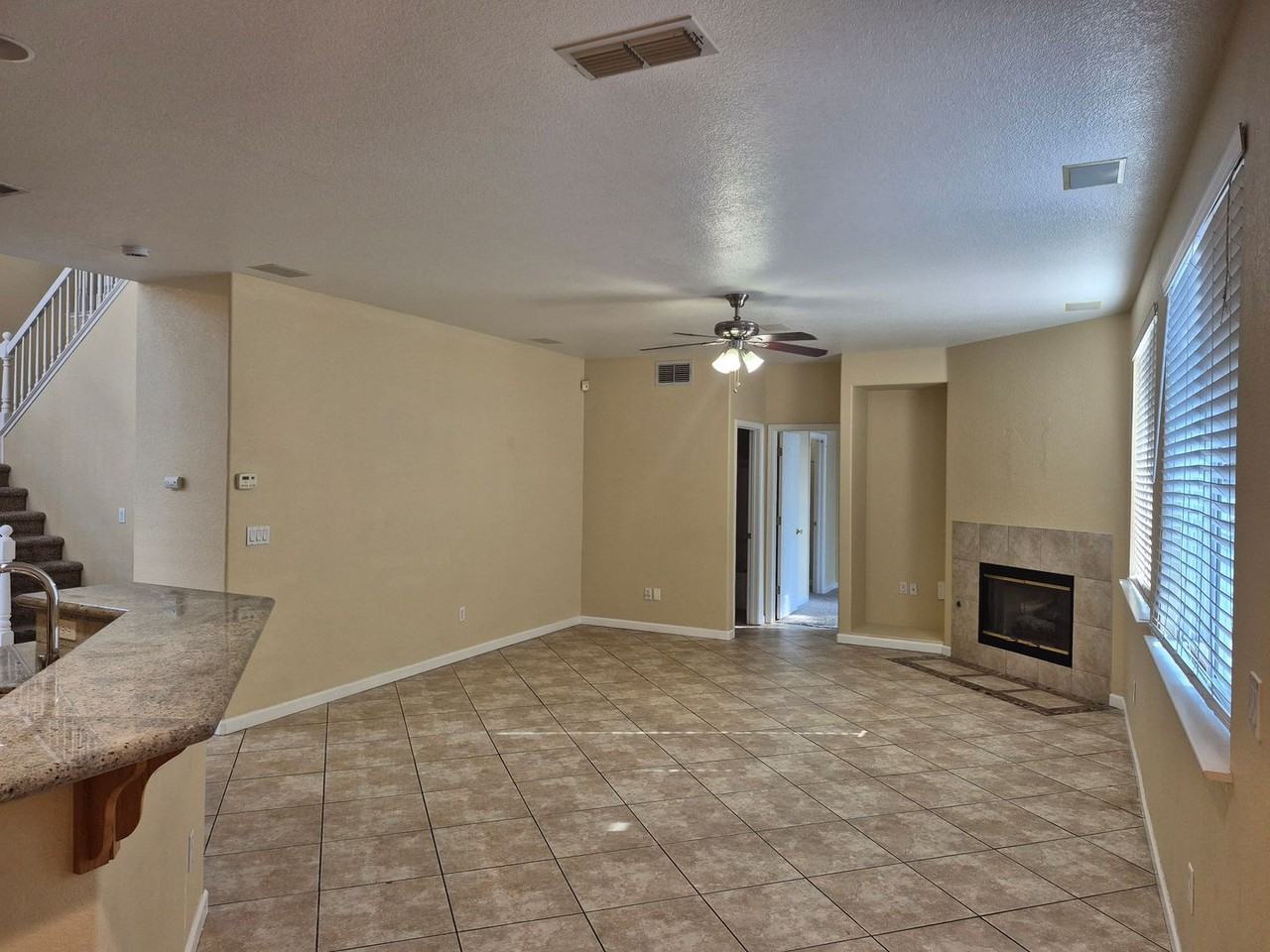 400 Aviator Cir - Photo 7 of 27