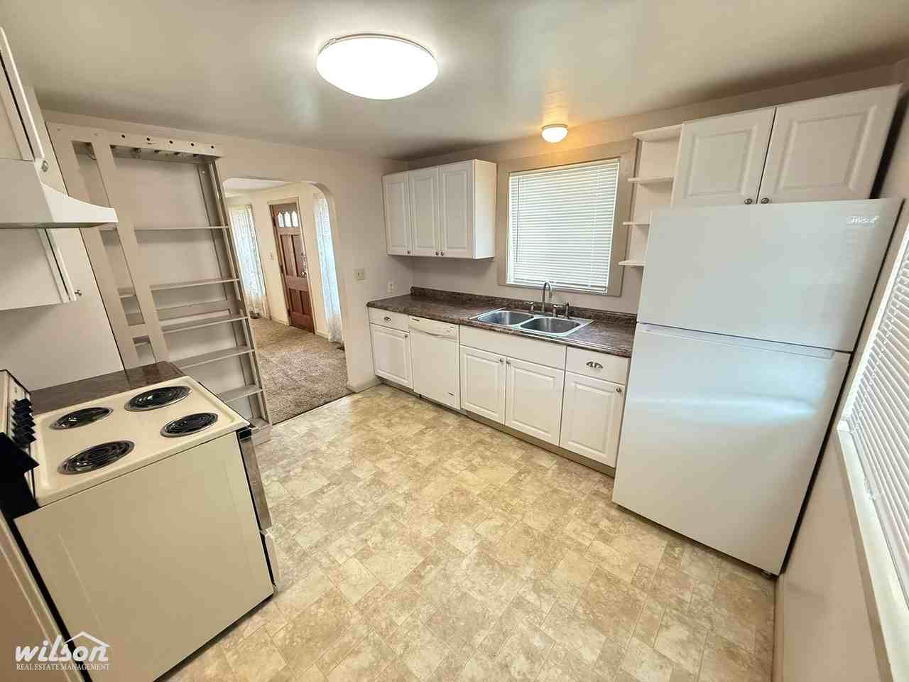 1011 S 8th Ave - Photo 5 of 13