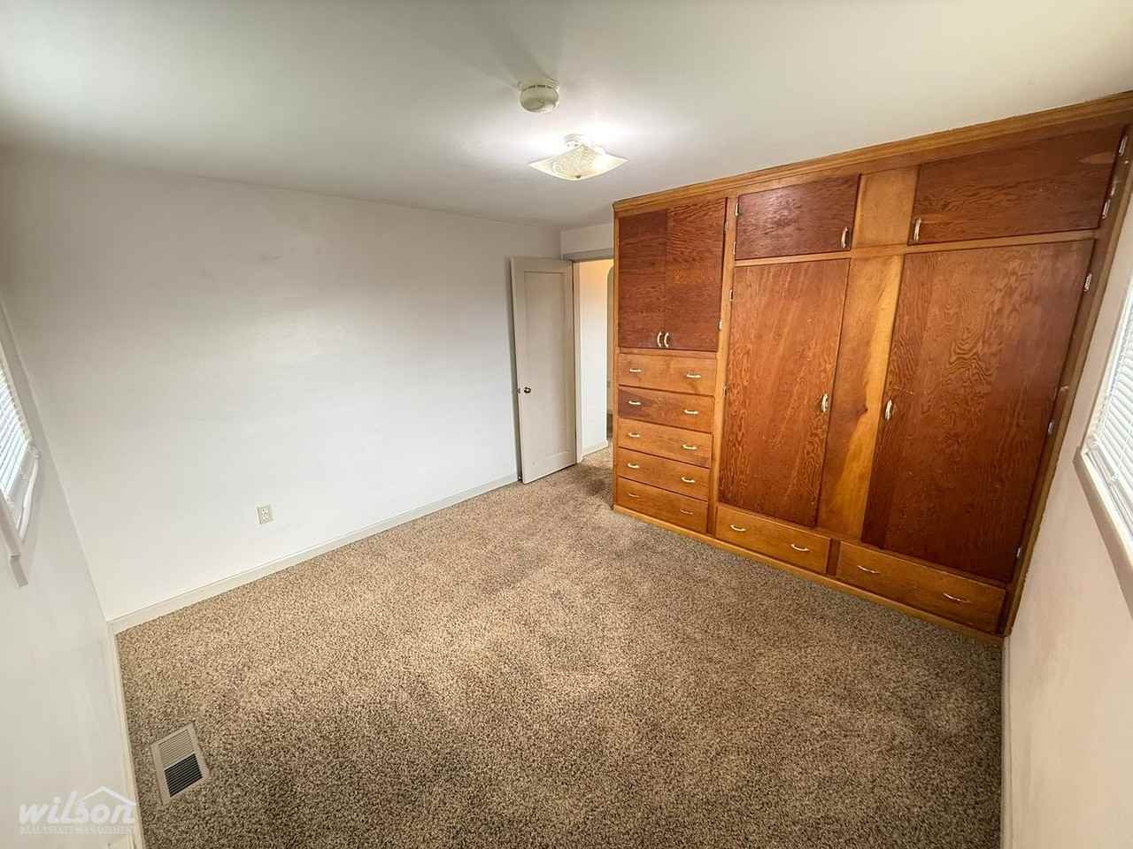 1011 S 8th Ave - Photo 6 of 13