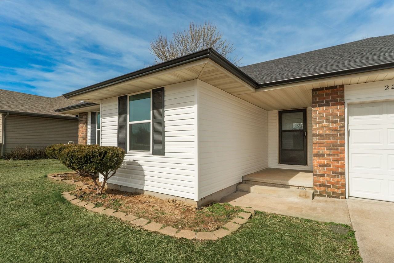 2279 W Roxbury St - Photo 3 of 25