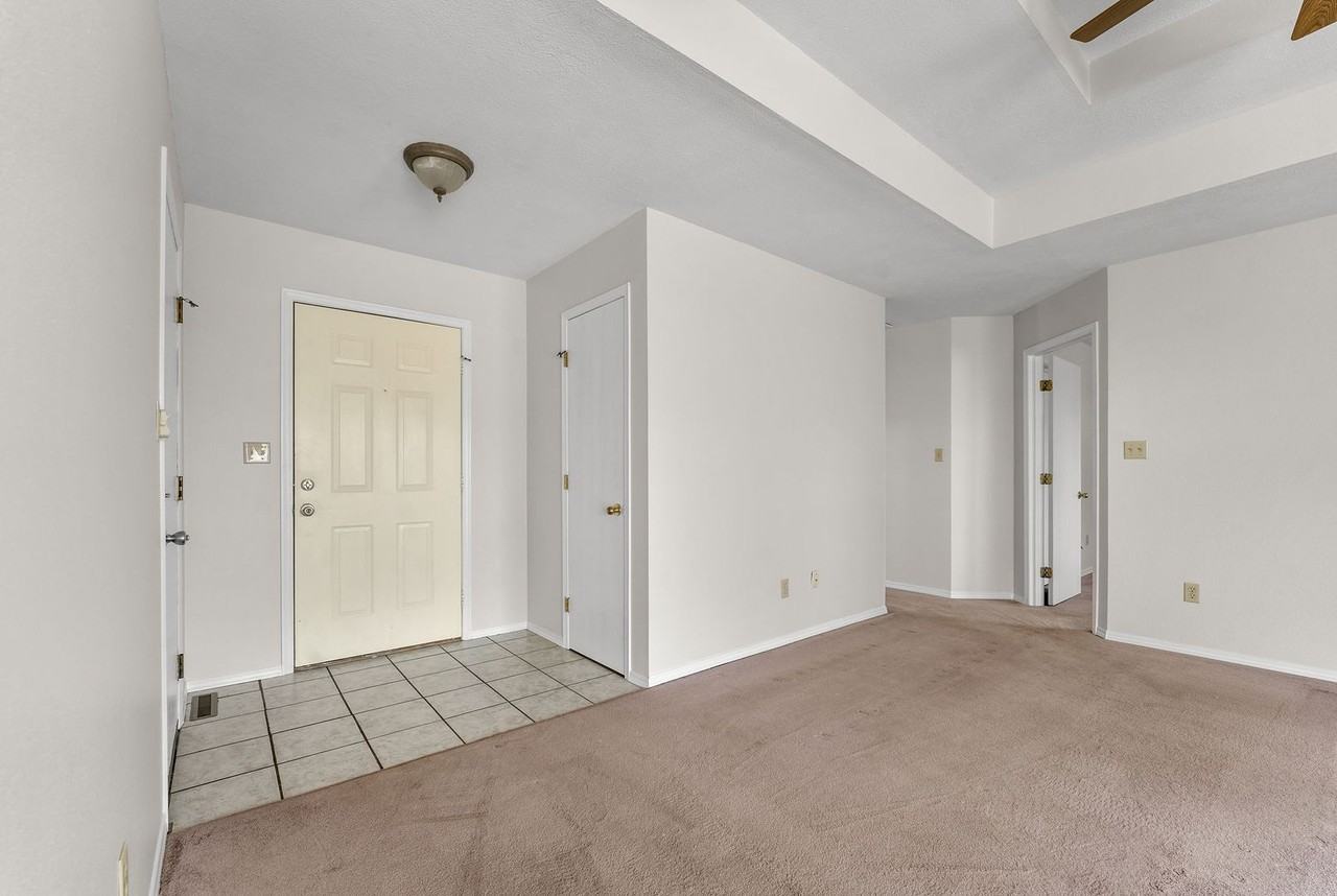 2279 W Roxbury St - Photo 4 of 25