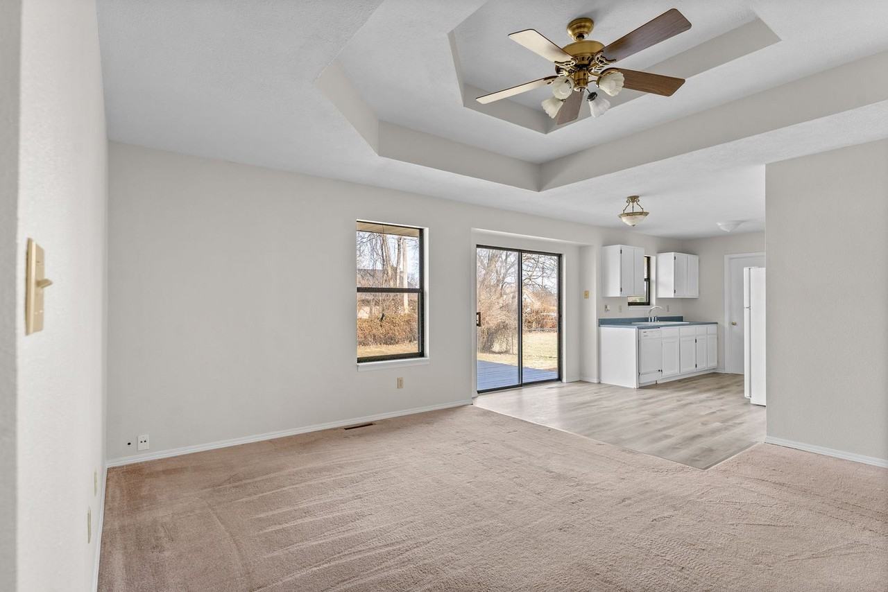 2279 W Roxbury St - Photo 5 of 25