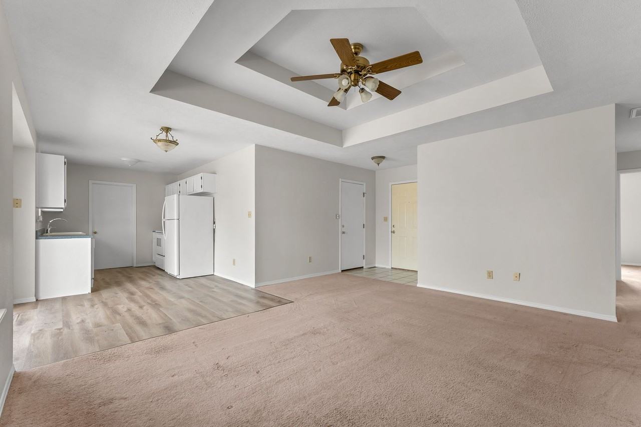 2279 W Roxbury St - Photo 7 of 25