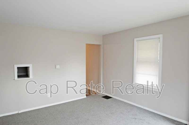 1317 Aberdeen Ave - Photo 4 of 19