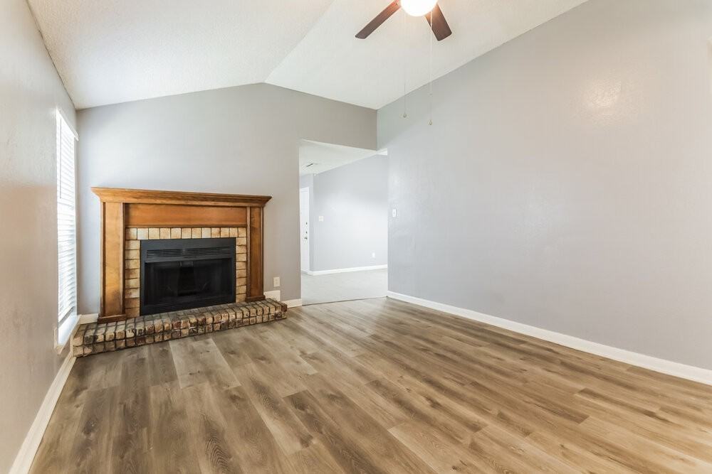 1112 Paintbrush St - Photo 4 of 16