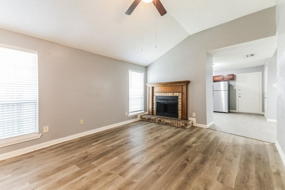 1112 Paintbrush St - Photo 5 of 16