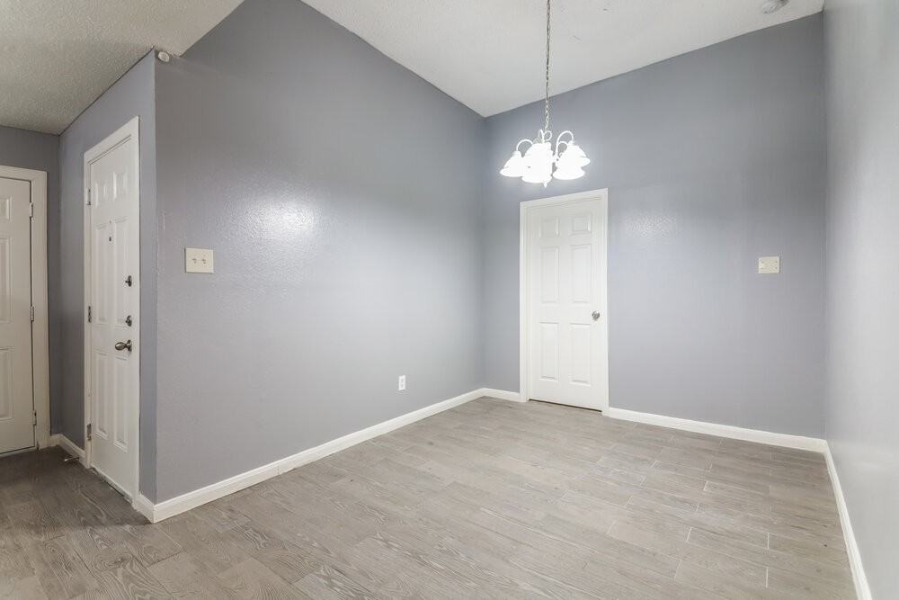 1112 Paintbrush St - Photo 6 of 16