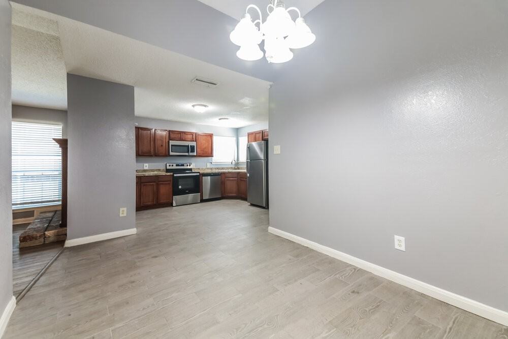 1112 Paintbrush St - Photo 7 of 16