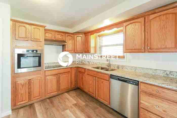 1400 Nw 66th Ter - Photo 6 of 19