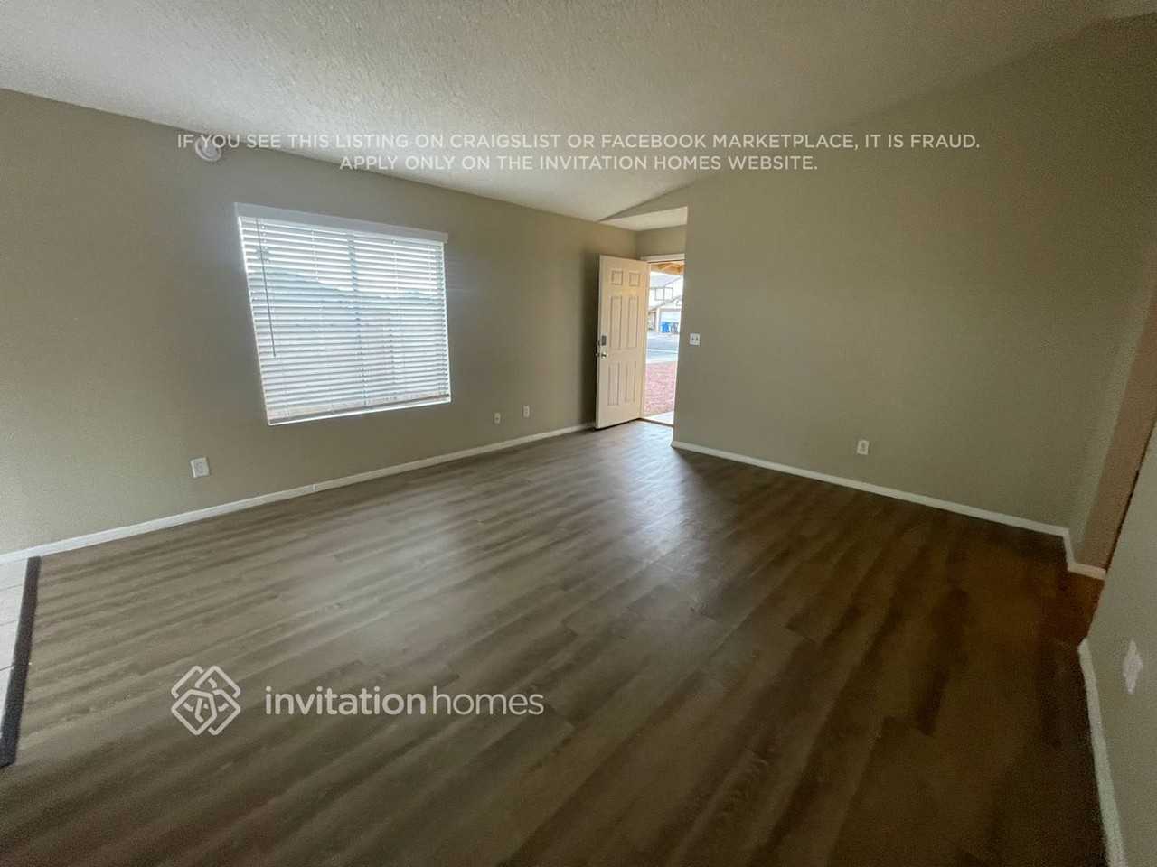 4431 N 85th Ave - Photo 2 of 16