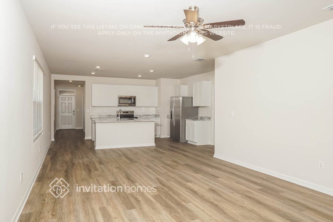 22509 Hidden Palms St - Photo 4 of 17