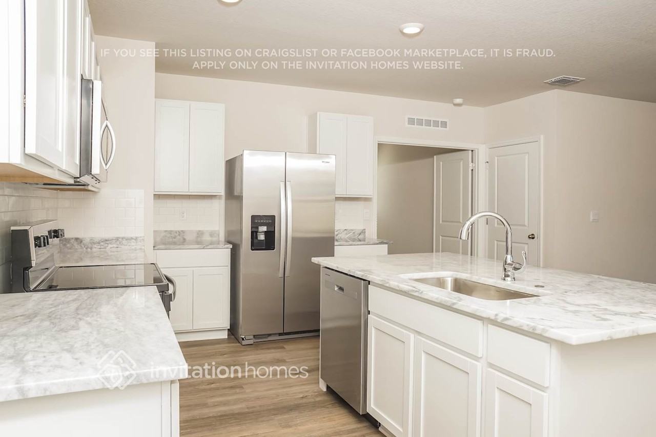 22509 Hidden Palms St - Photo 5 of 17