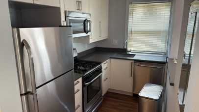 864 Bellevue Cir Se #1 - Photo 3 of 6