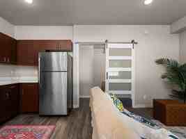 featured image of 619 E 8th St #9