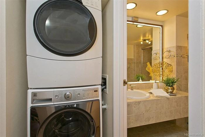 501 Hahaione St #13F - Photo 3 of 14