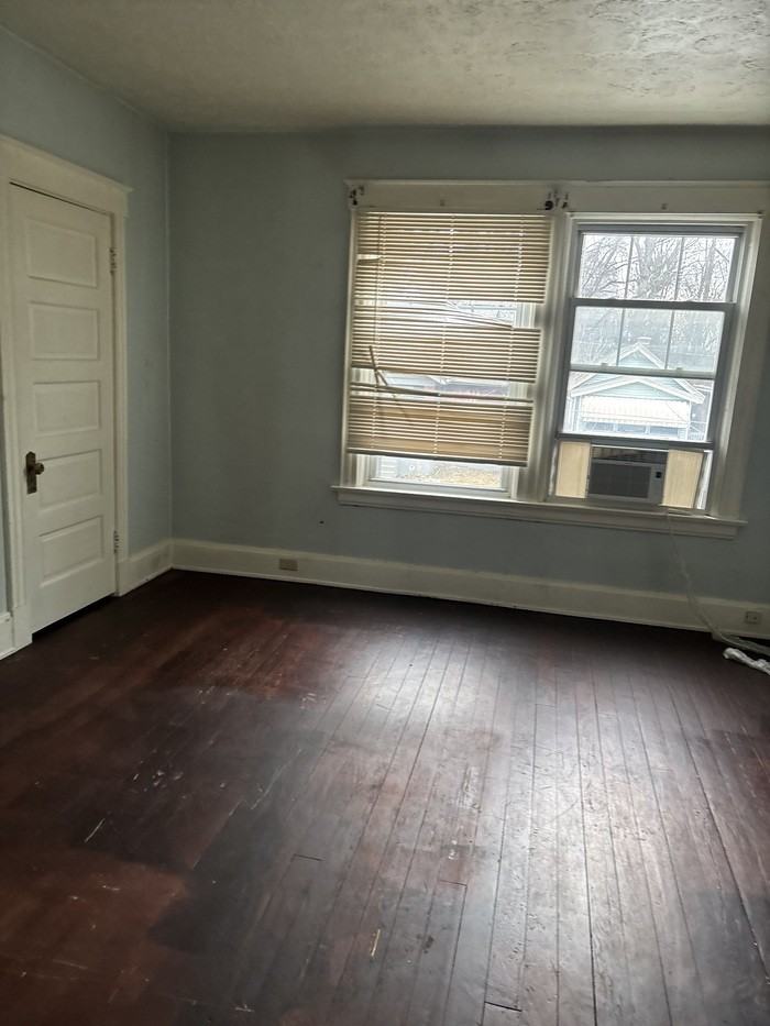 2465 Saturn St - Photo 4 of 8