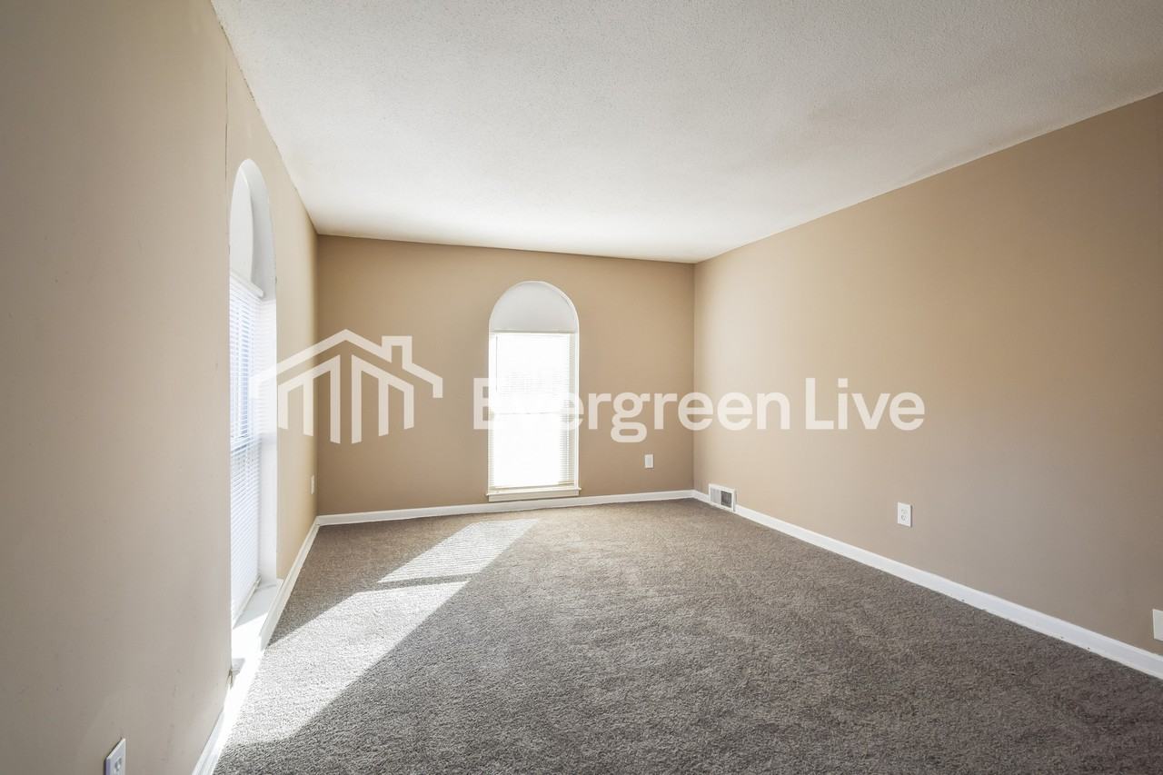 3329 Cody Dr - Photo 4 of 15