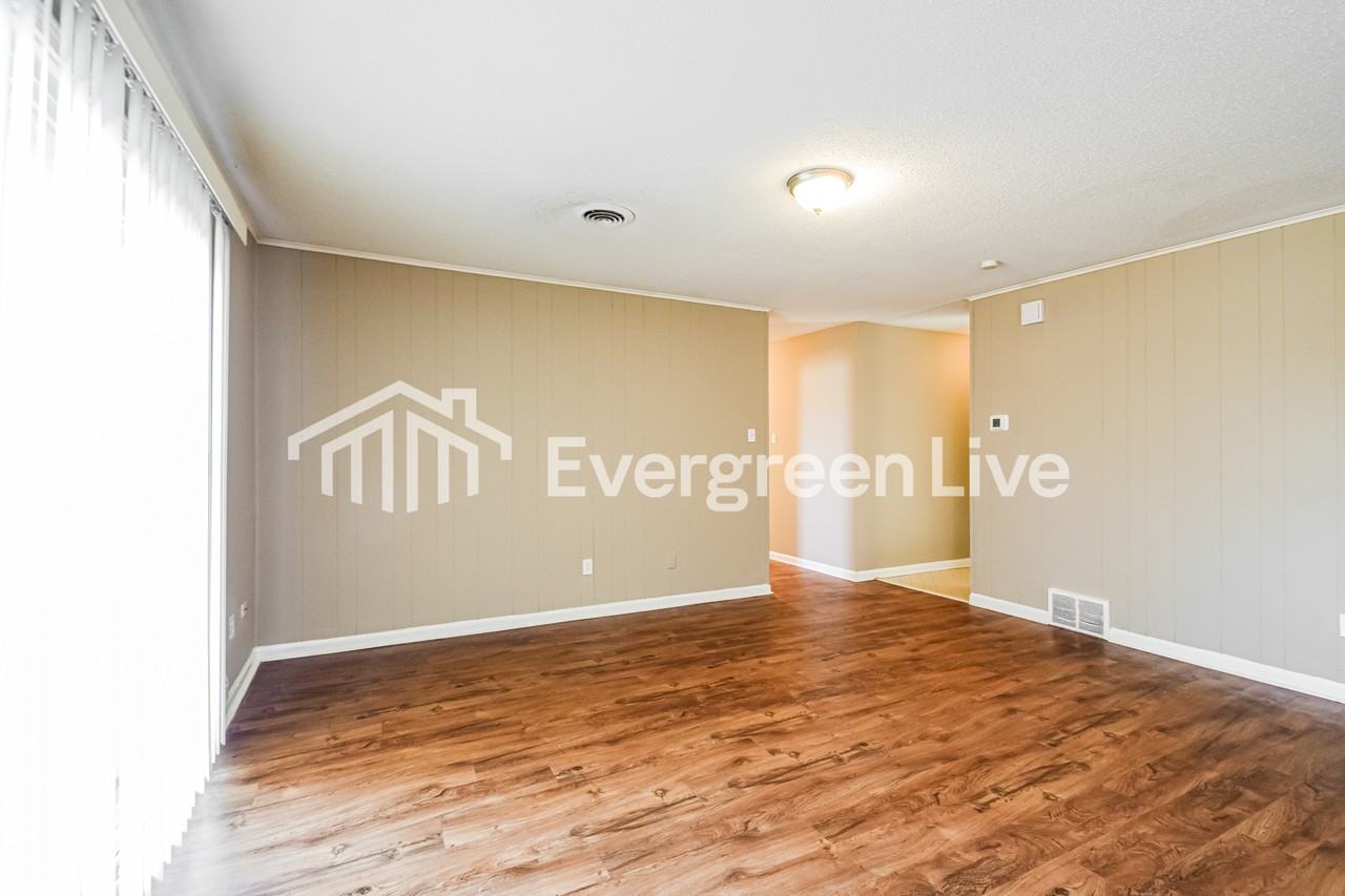 5367 Sputnik Dr - Photo 3 of 15