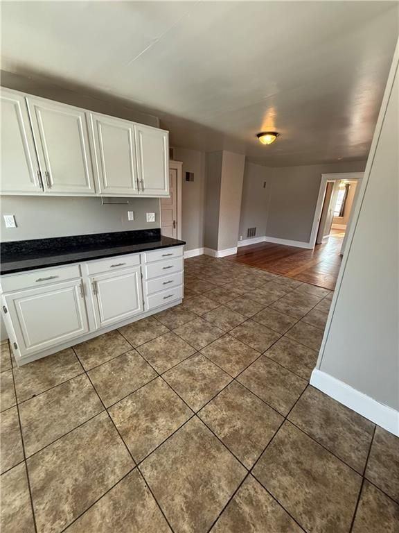 57 Park Ave ##3 - Photo 5 of 12