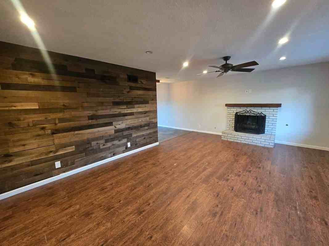607 6th St - Photo 2 of 3