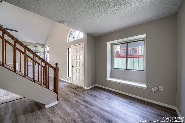 16615 Spruce Tree Ln - Photo 2 of 22