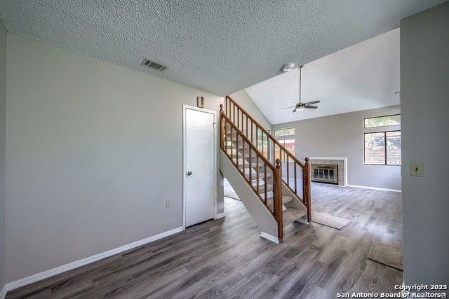 16615 Spruce Tree Ln - Photo 3 of 22