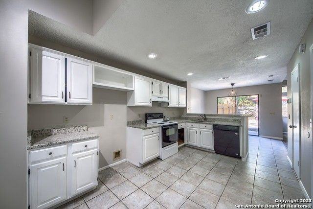 16615 Spruce Tree Ln - Photo 7 of 22