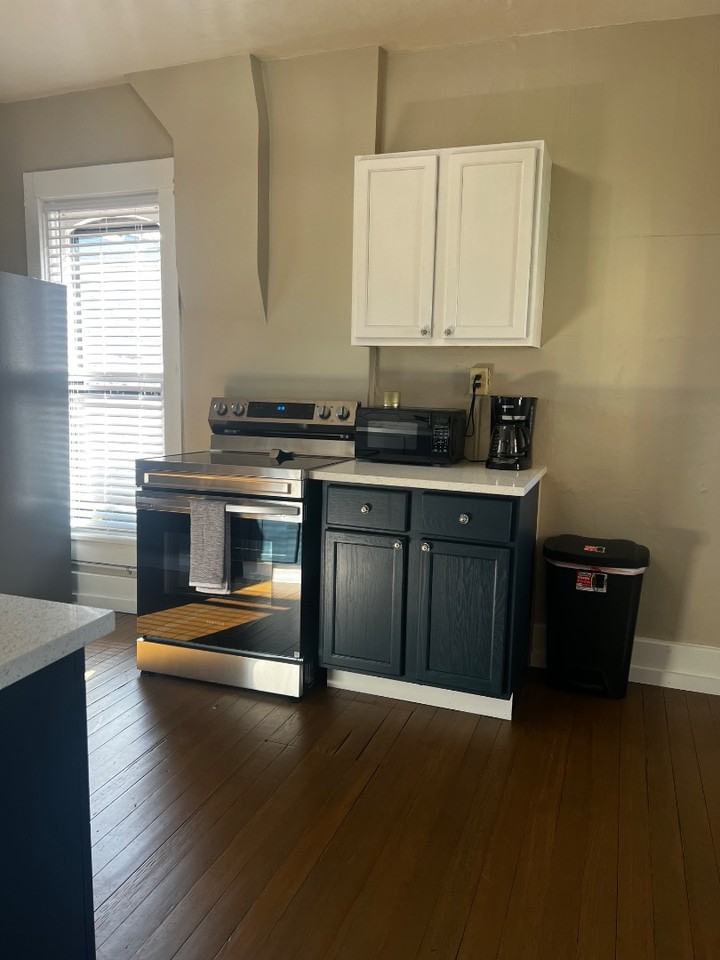 118 1/2 W Monroe St - Photo 5 of 11