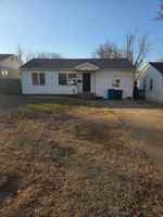 featured image of 1427 E Broadway St