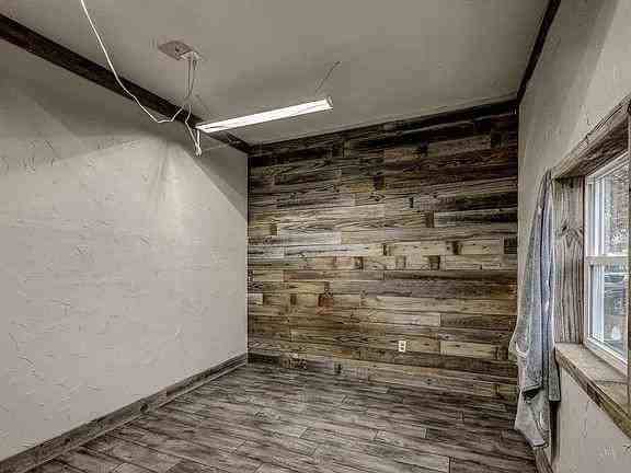 1427 E Broadway St - Photo 6 of 17