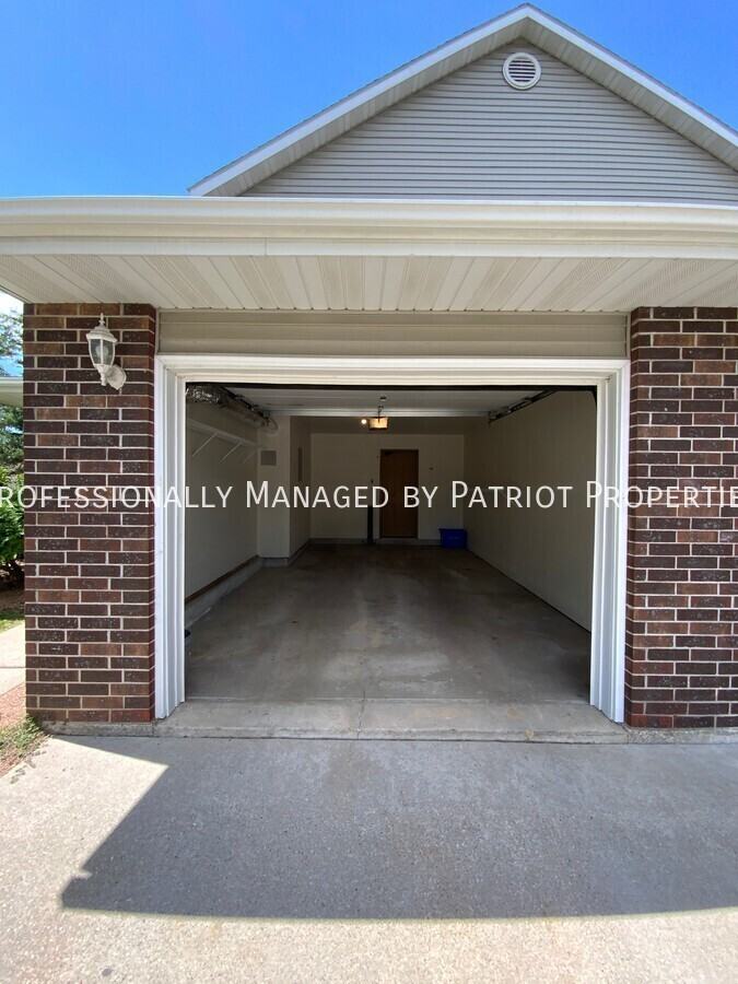 Courtyard Townhomes - Photo 3 of 6