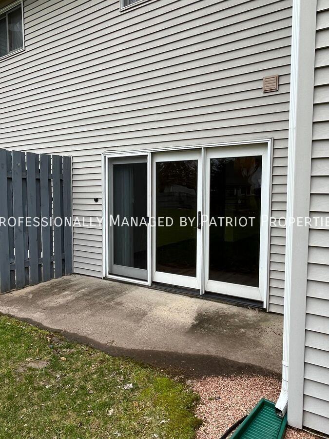 Courtyard Townhomes - Photo 4 of 6