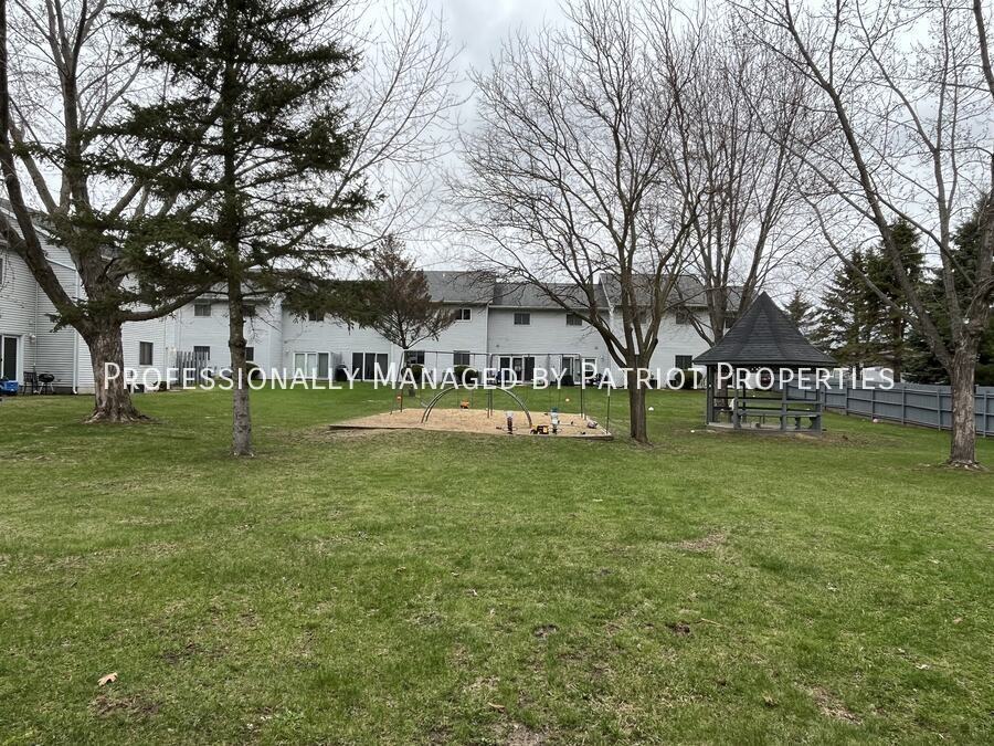 Courtyard Townhomes - Photo 5 of 6