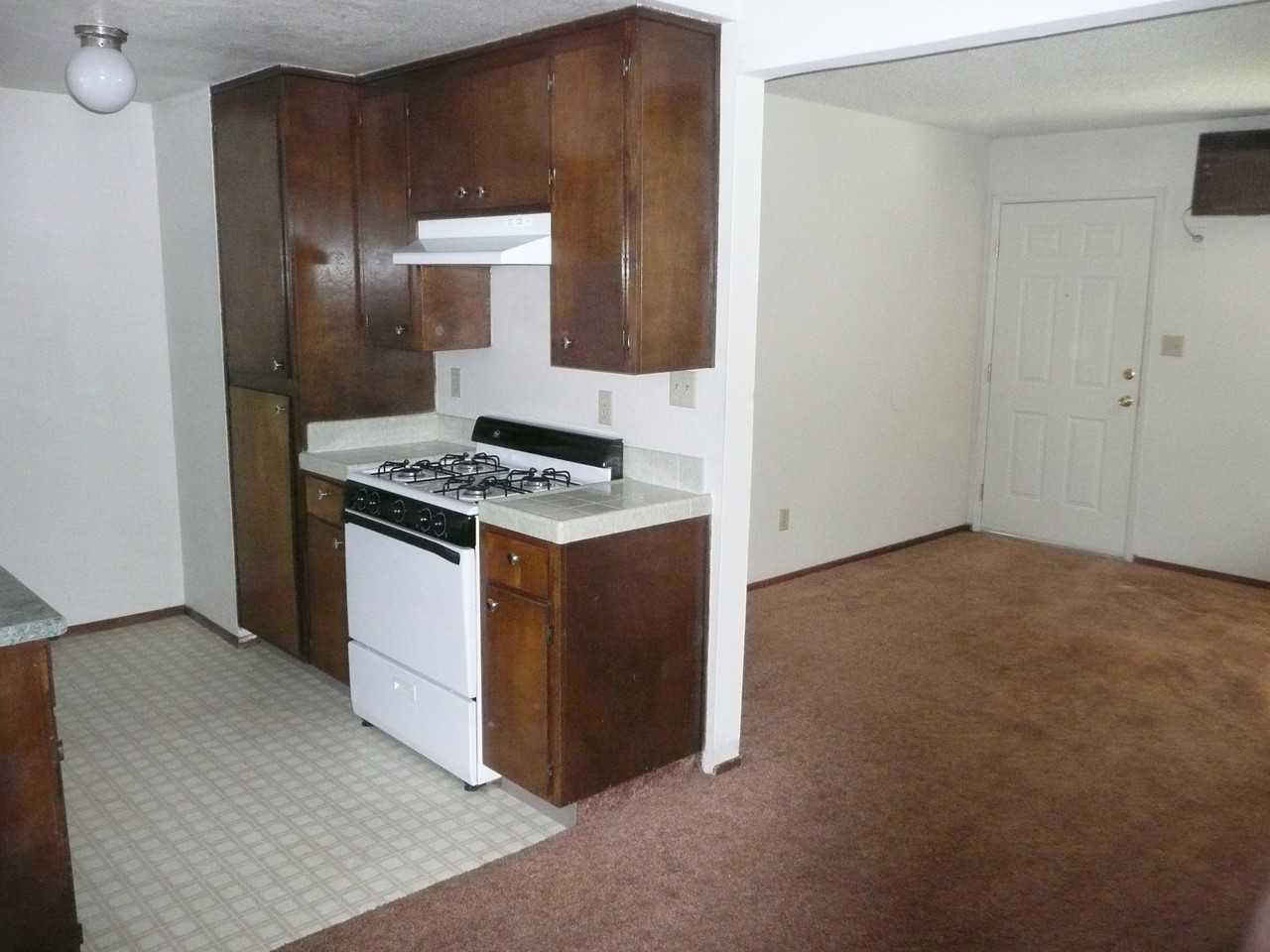 406 W Locust St #13 - Photo 4 of 7