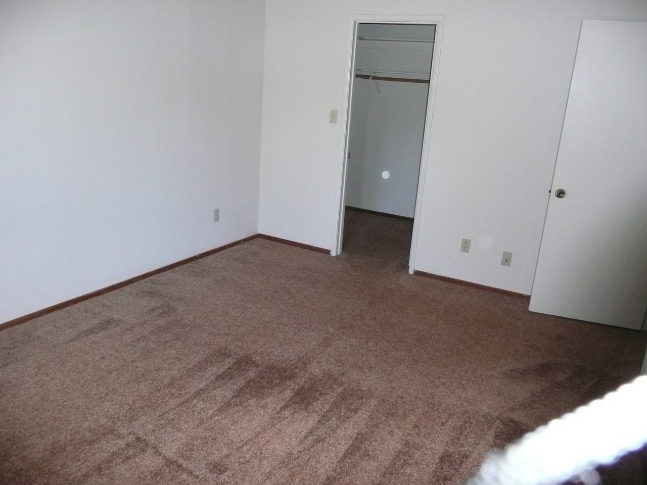 406 W Locust St #13 - Photo 5 of 7