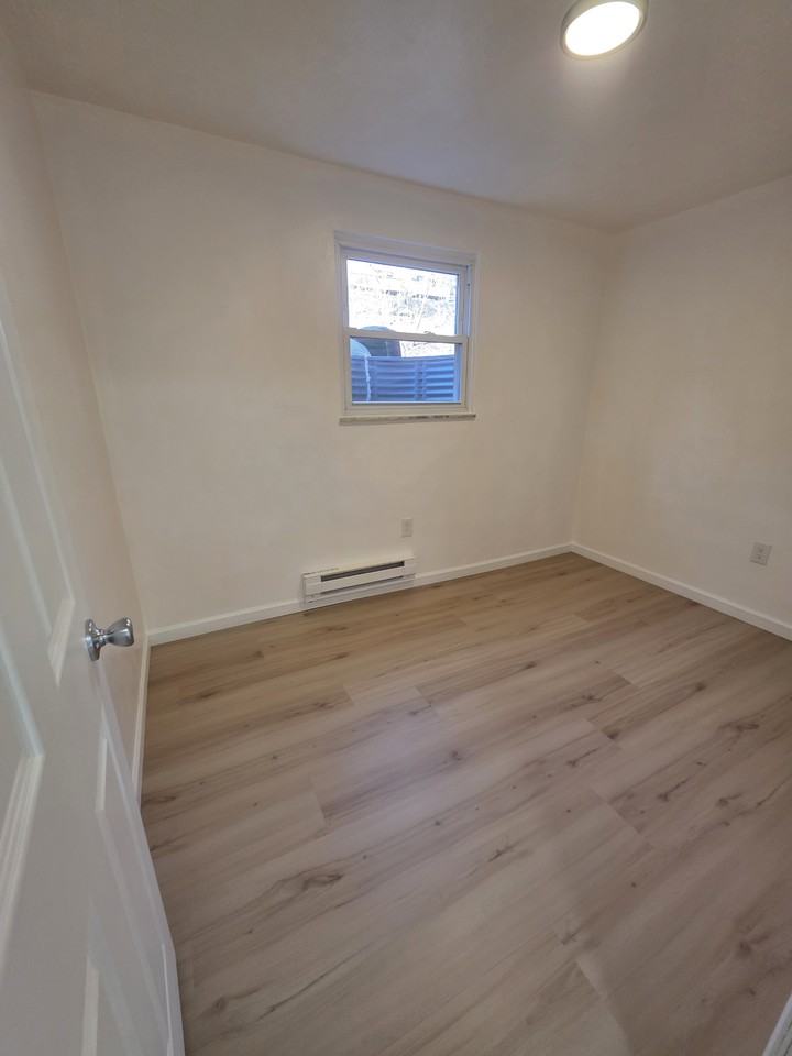 104 North St #F - Photo 2 of 8