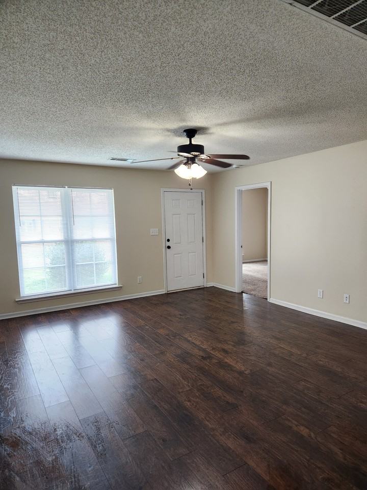 1239 Askew Dr Ne #NA - Photo 2 of 31