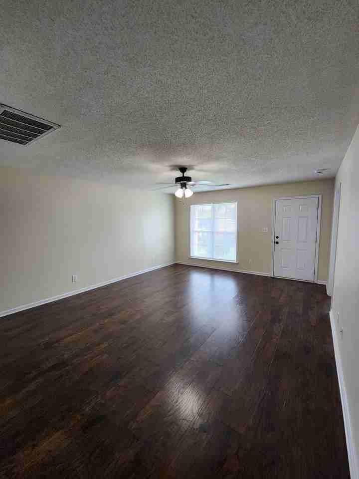 1239 Askew Dr Ne #NA - Photo 3 of 31