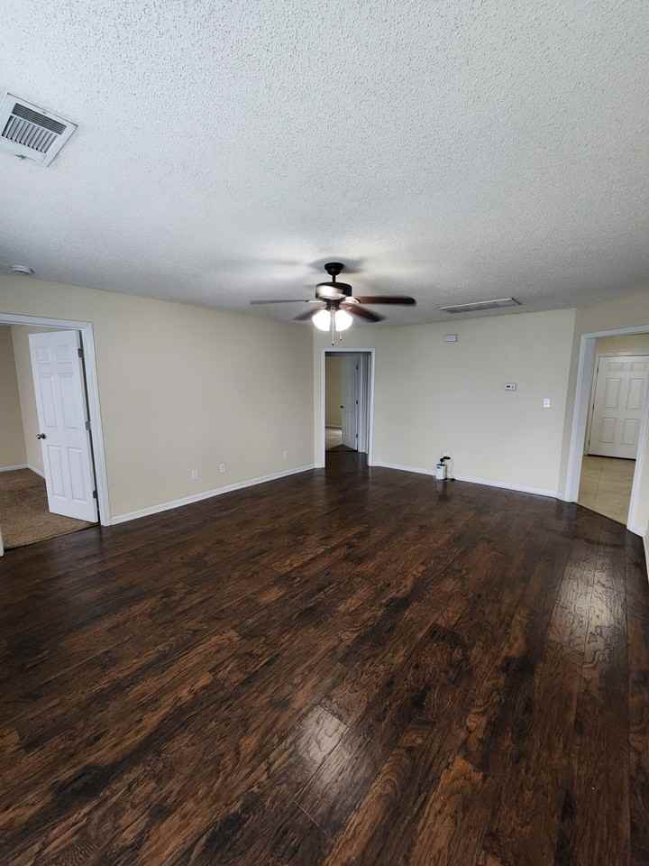 1239 Askew Dr Ne #NA - Photo 4 of 31