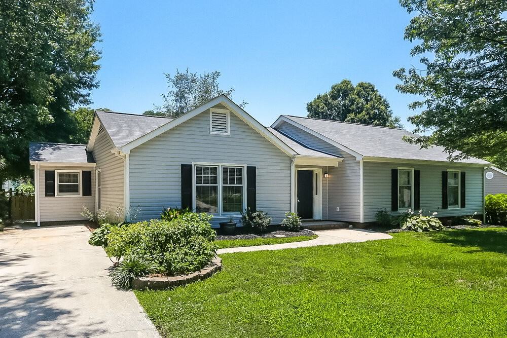 7506 Pirates Cove Ct - Photo 3 of 16