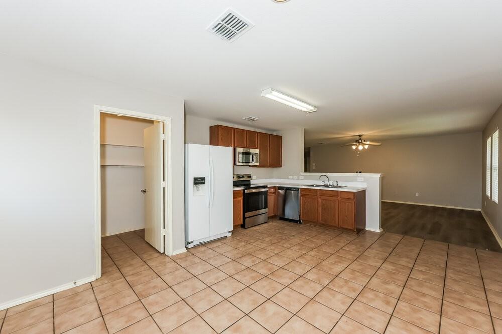 1017 Maidenhair Ln - Photo 5 of 16