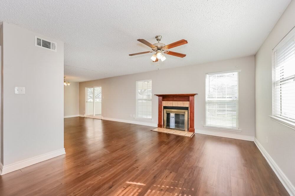 1521 Lincolnshire Way - Photo 5 of 17