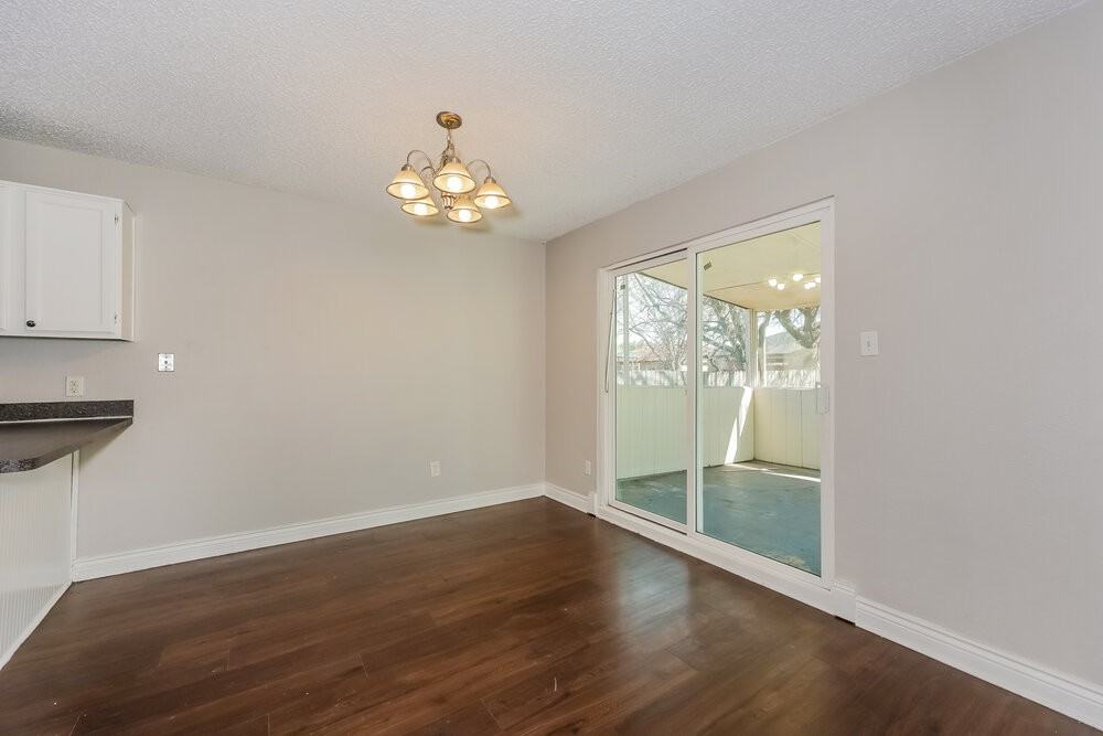 1521 Lincolnshire Way - Photo 6 of 17