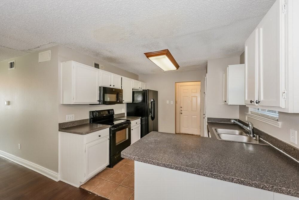 1521 Lincolnshire Way - Photo 7 of 17