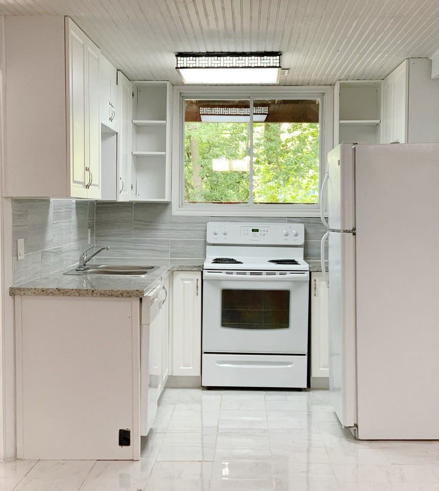 576 Camelot Drive - Photo 3 of 13