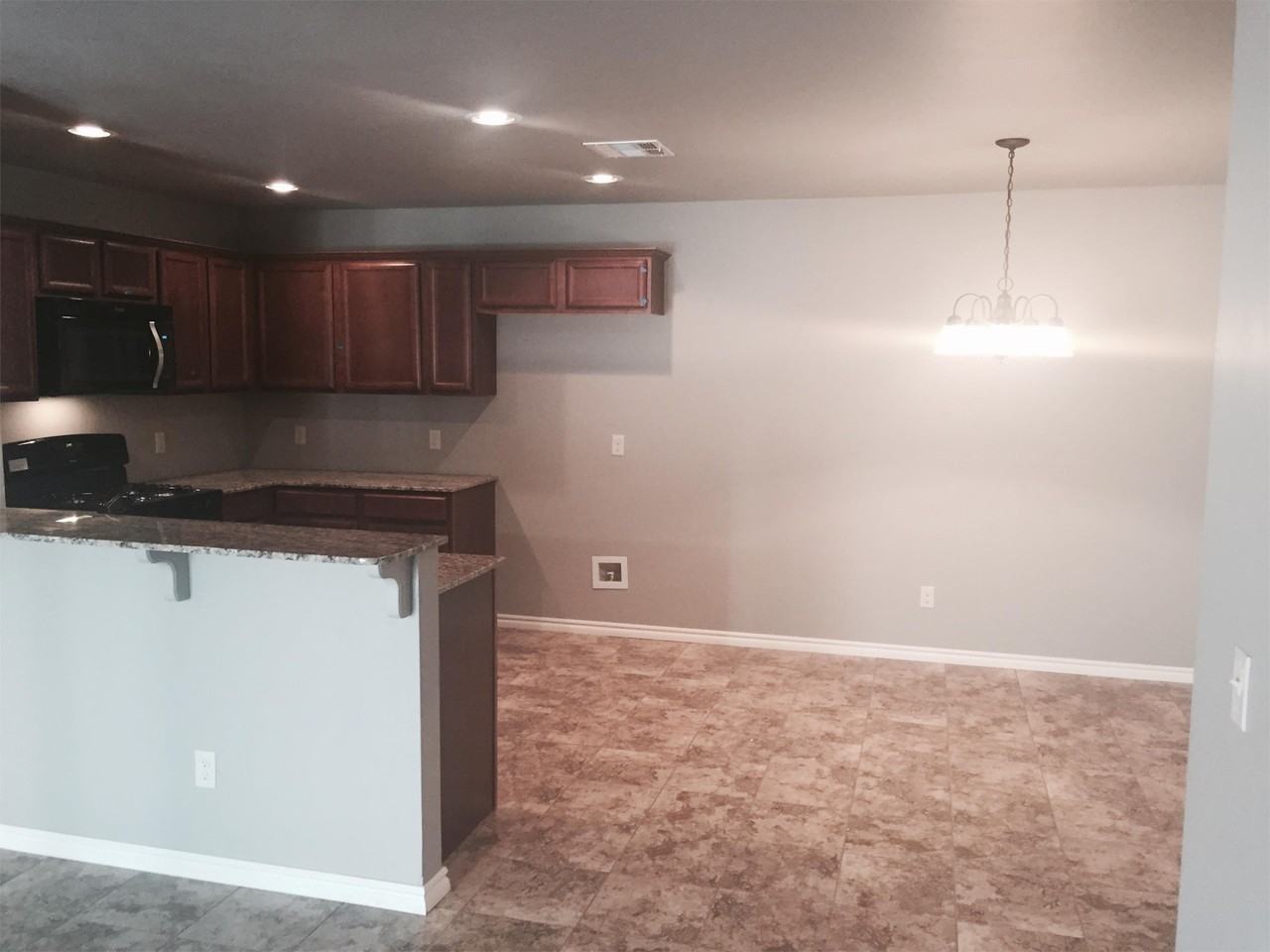 133 Ashley Dr #1 - Photo 5 of 18